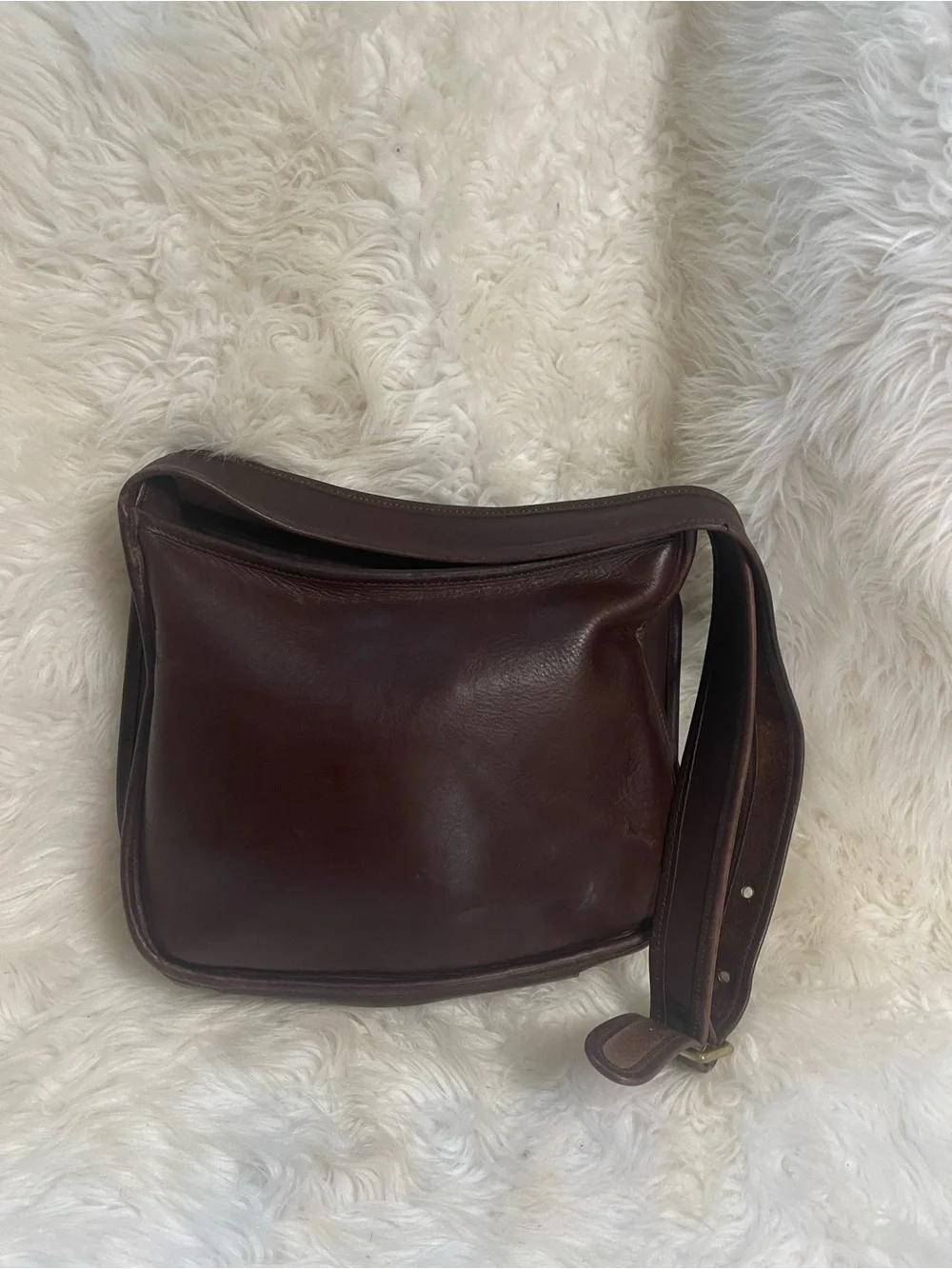 Vintage Coach Taft 9980 Dark Brown Crossbody/shoulder bag .
